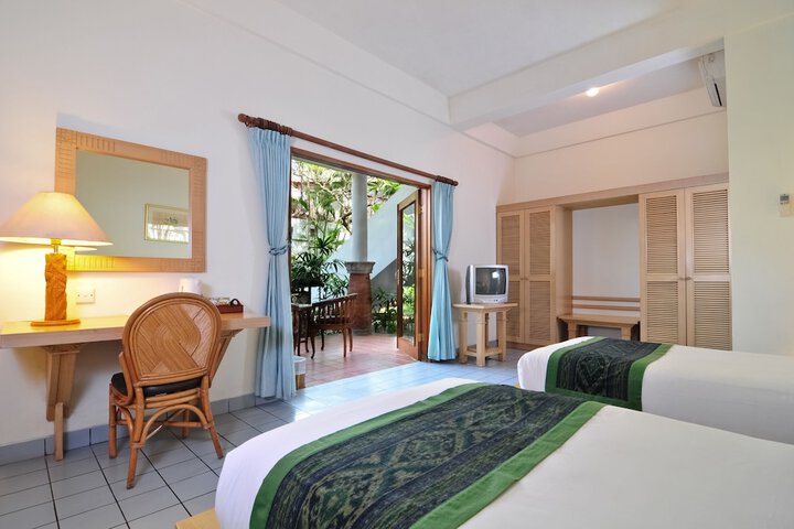 Room 9 of 32