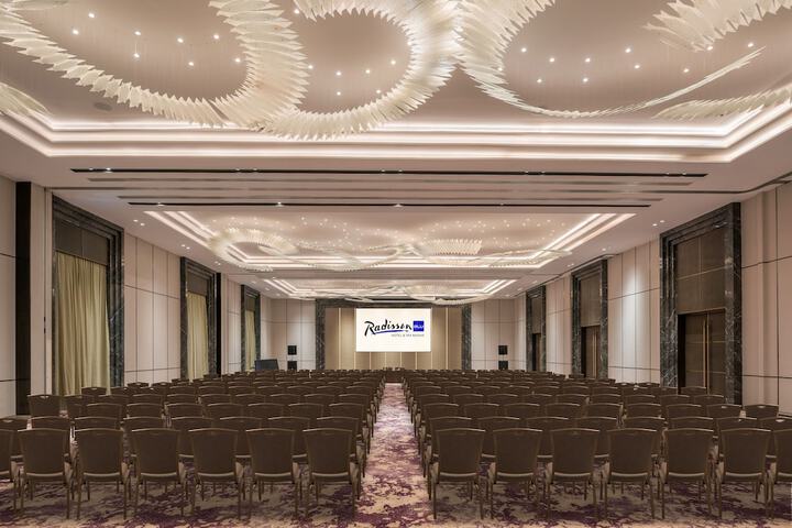 Ballroom/Hall 93 of 110