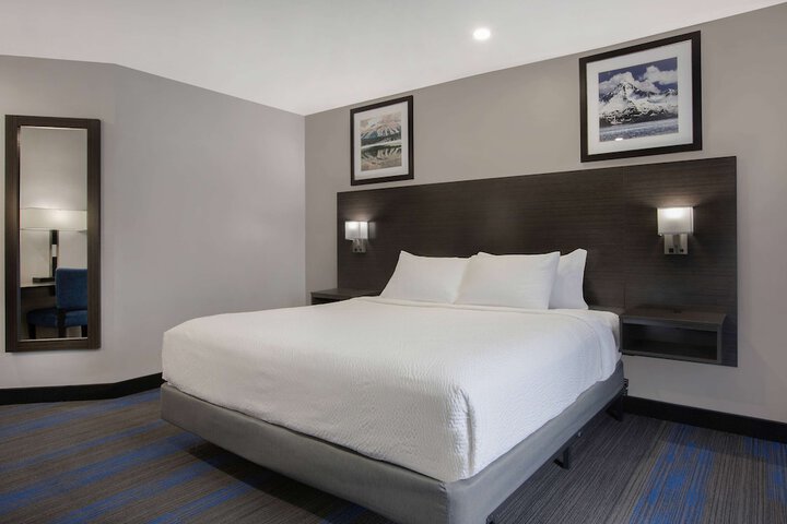 Room 16 of 38