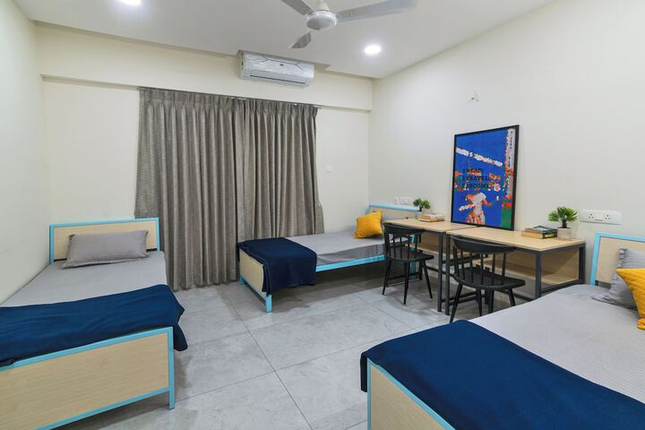 Room 5 of 18