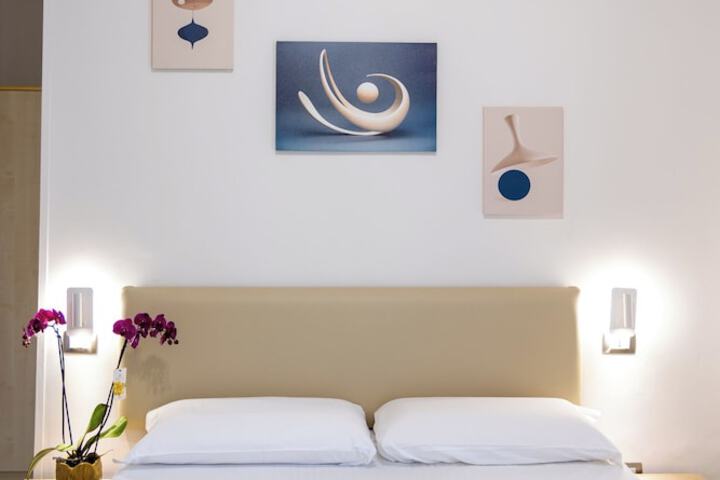 Room 13 of 65