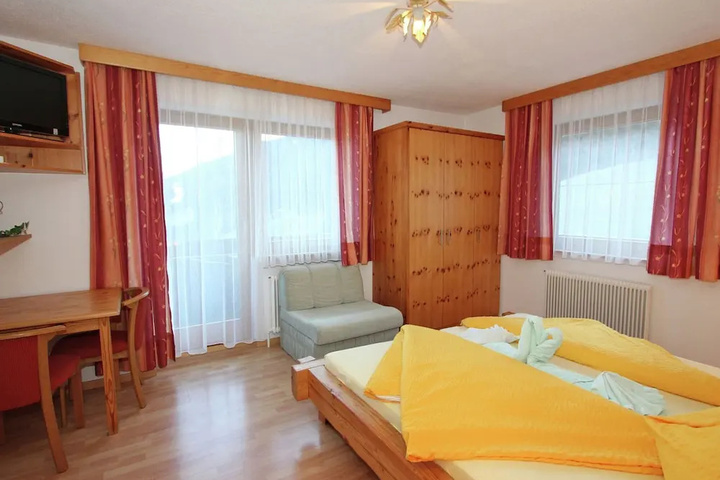 Room 3 of 20