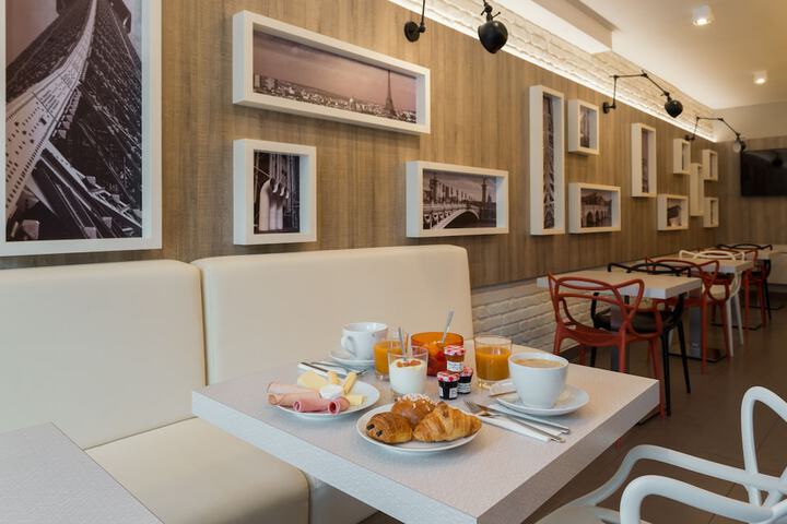 Breakfast/Coffee Service 29 of 31