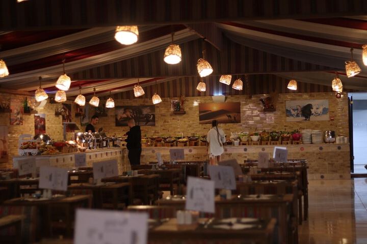 Dining 33 of 38