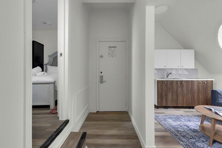 Room 52 of 174