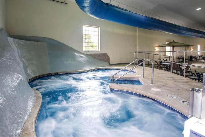 Hotel Pool