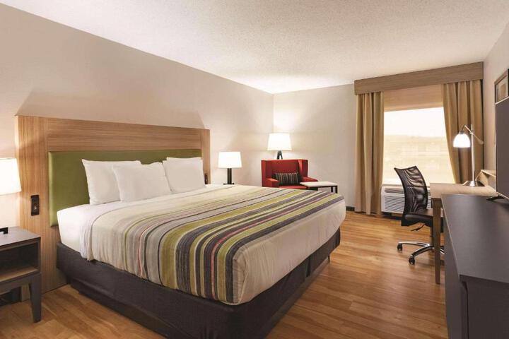 Efficiency King Bed (9 of 9)