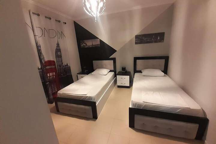 Room 4 of 120