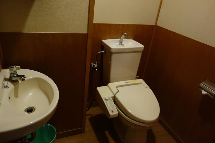 Room 28 of 79