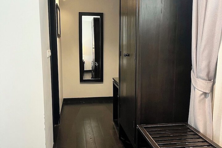 Room 23 of 80