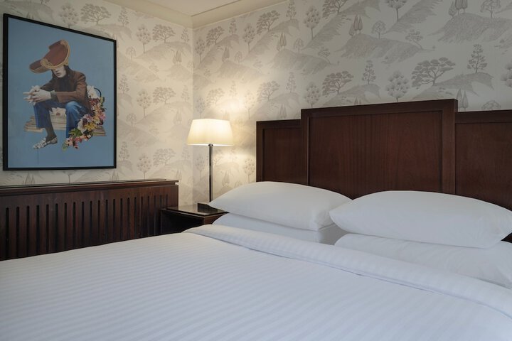 Room 19 of 106