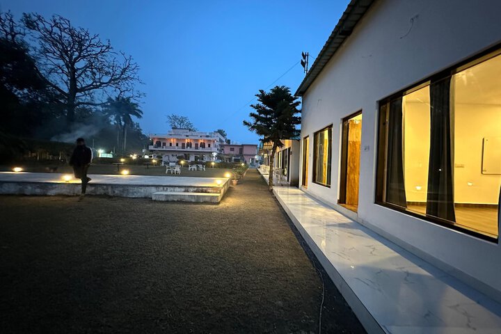 Hotel Exterior 88 of 94