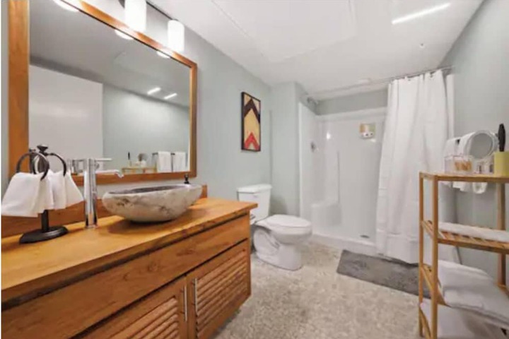 Room 214 of 237