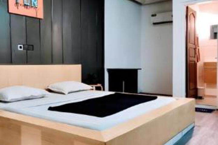 Room 8 of 24