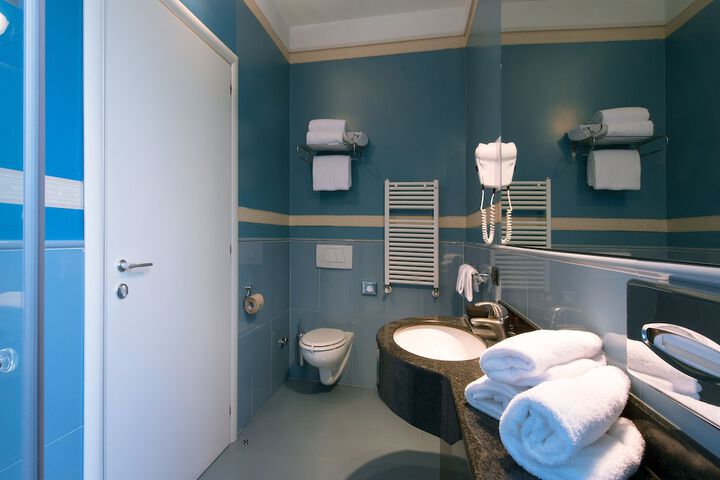 Room 21 of 35