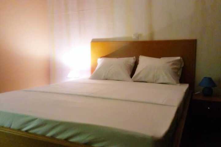 Room 7 of 18