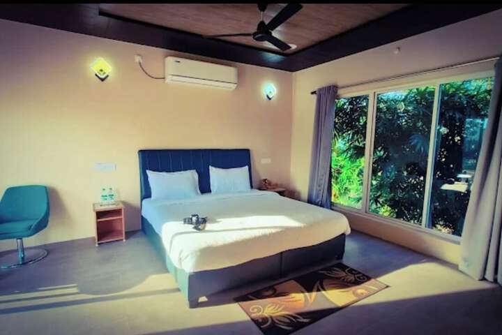Room 3 of 20