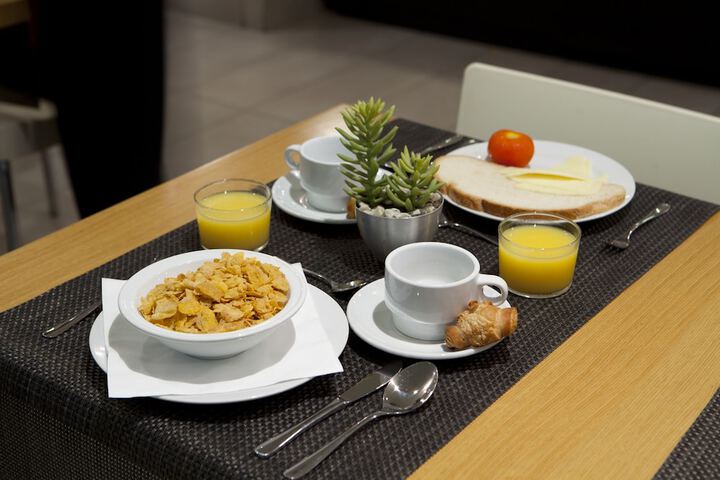 Breakfast/Coffee Service 25 of 48