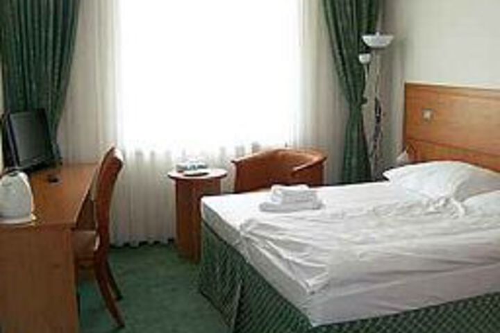 Empire Hotel
