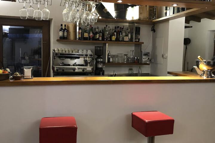 Lounge 52 of 67