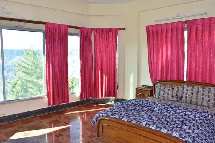 Room 4 of 12