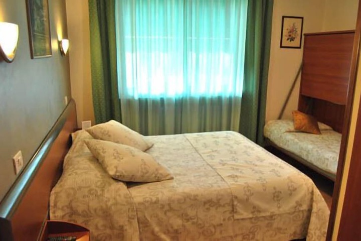 Room 6 of 63