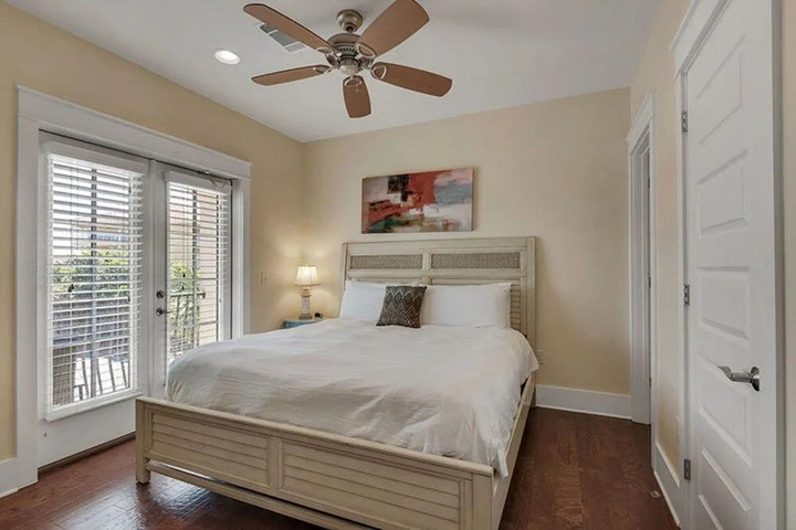 Room 6 of 17