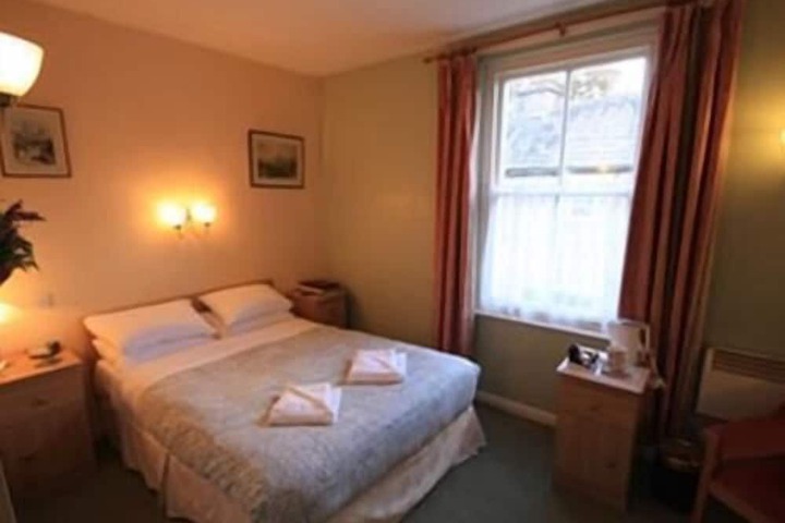 Room 6 of 13