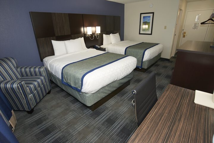 2 Queen Beds (4 of 11)