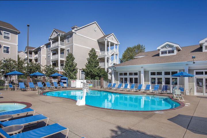 Pool Hotel