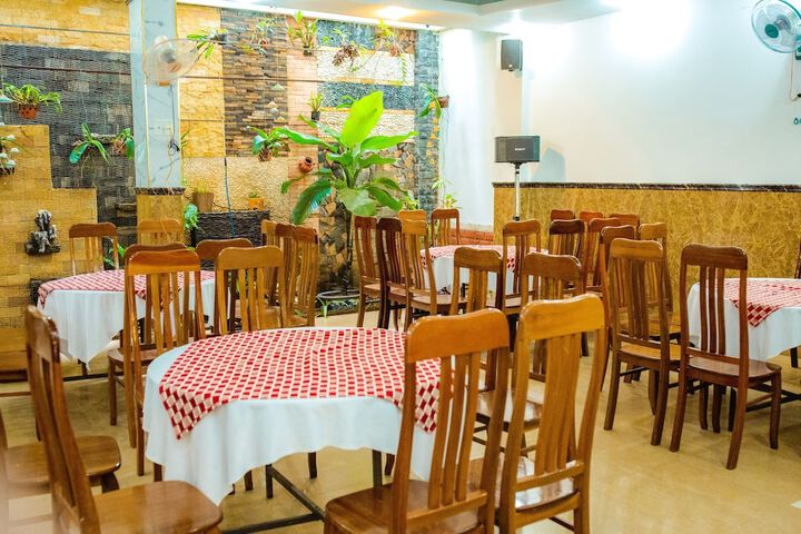 Dining Photos