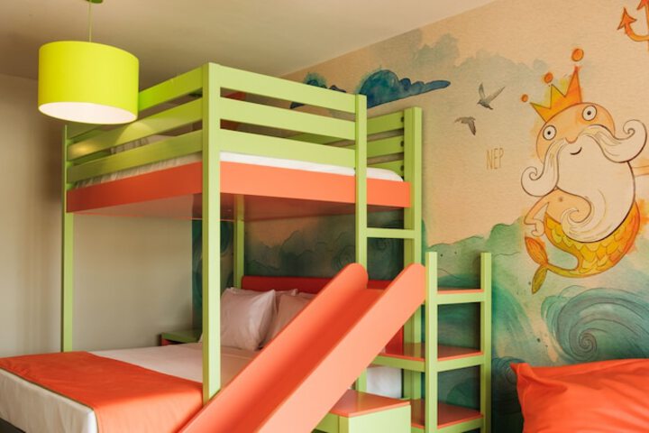 Room 16 of 72