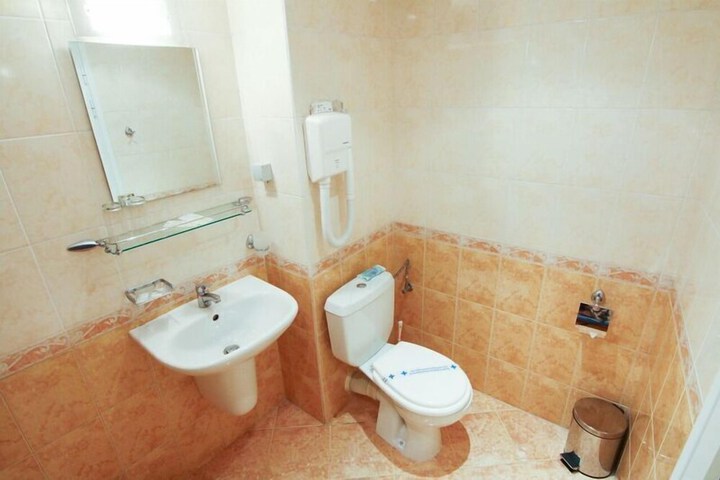 Room 9 of 20