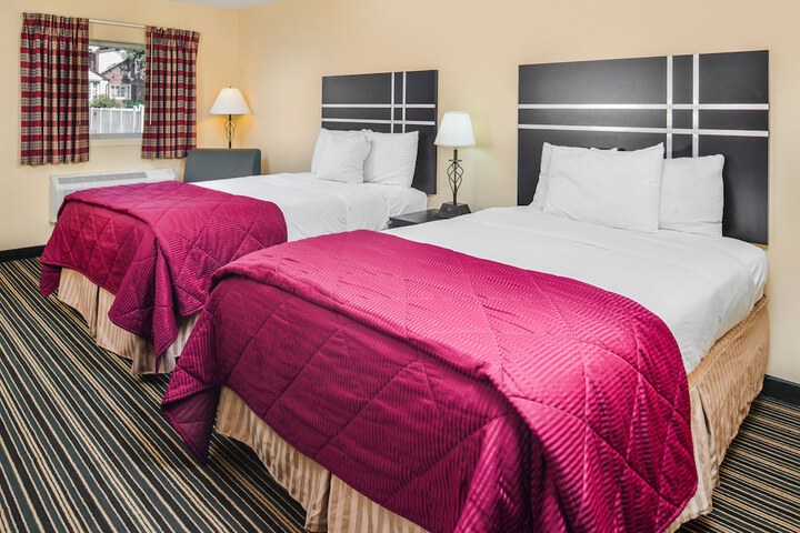 2 Double Beds (13 of 15)