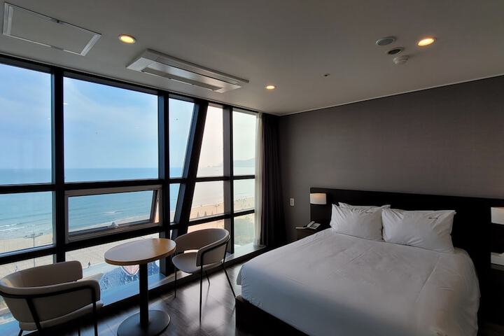 Room 18 of 74