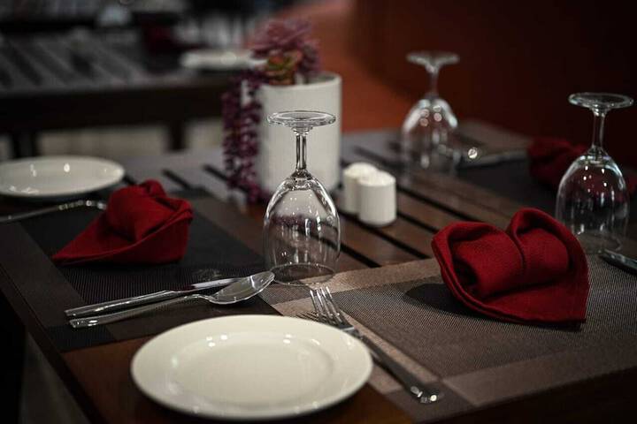 Dining 18 of 24