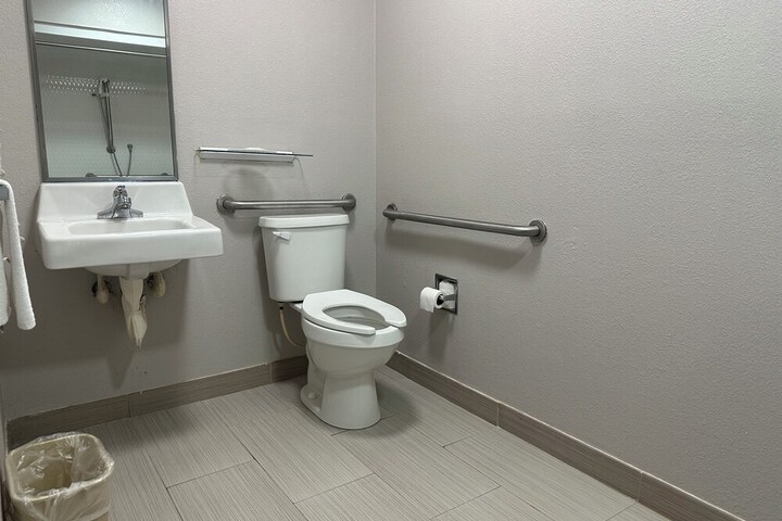 Room 16 of 27