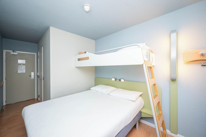 Room 14 of 127