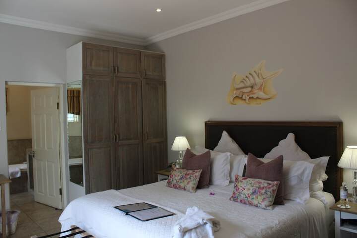 Room 5 of 84