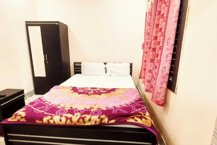 Room 5 of 11