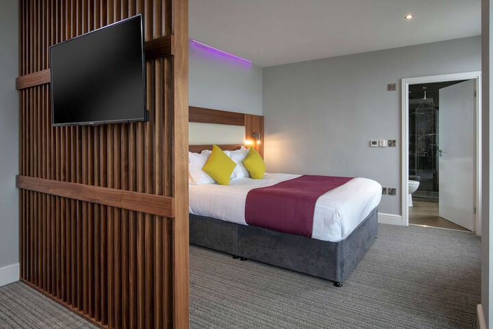 Room 45 of 102