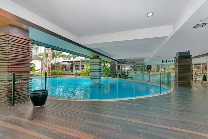 Pool 10 of 15