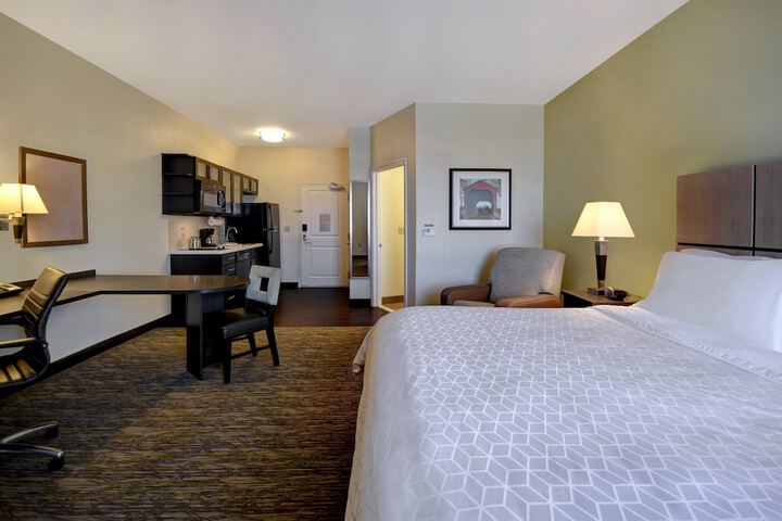 Studio Suite Queen Bed (9 of 32)