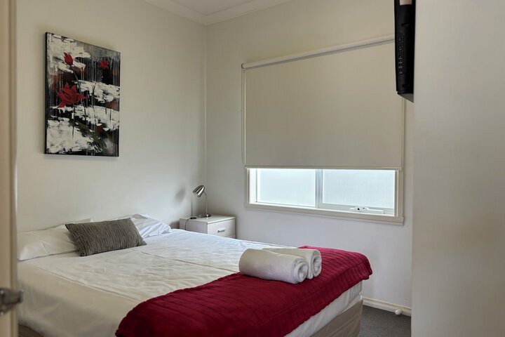 Room 5 of 27
