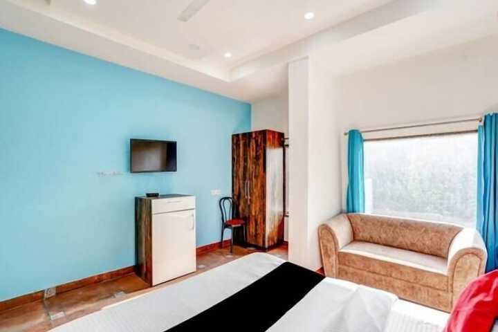 Room 2 of 9