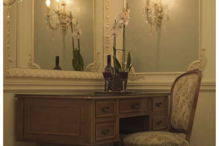 Room 11 of 37