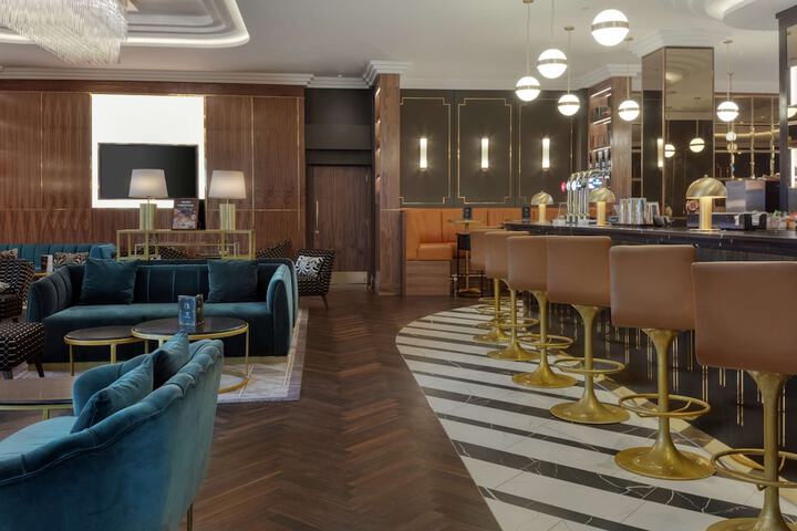 Lounge 126 of 206