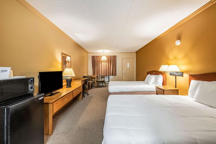 2 Double Beds (1 of 7)
