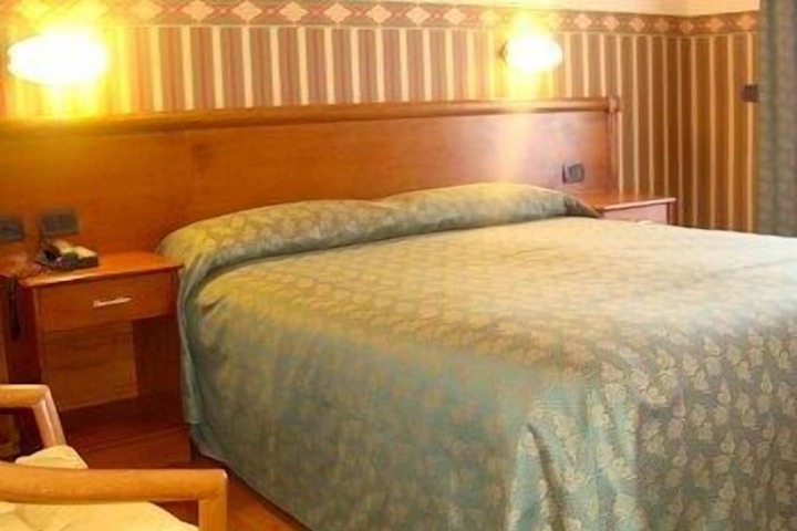 Room 6 of 21