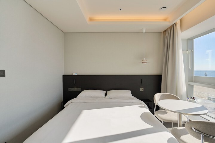 Room 8 of 66